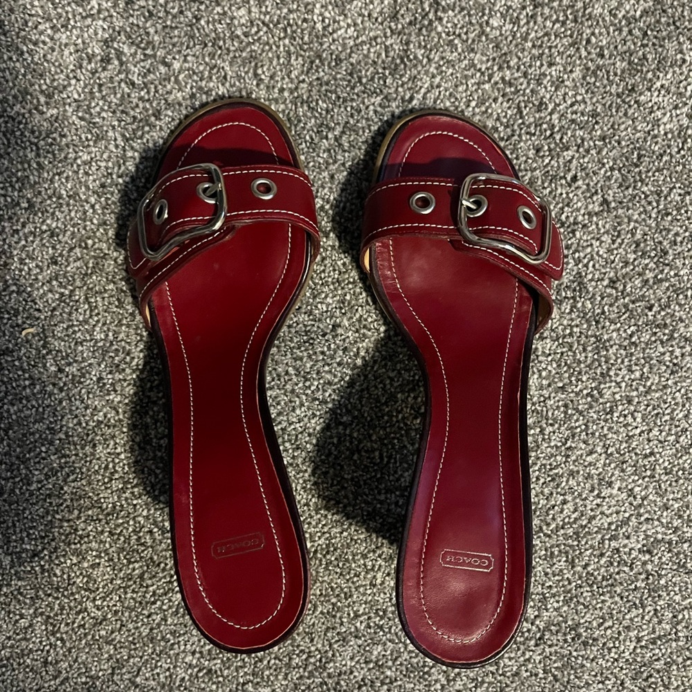 Red backless shoes with front buckle